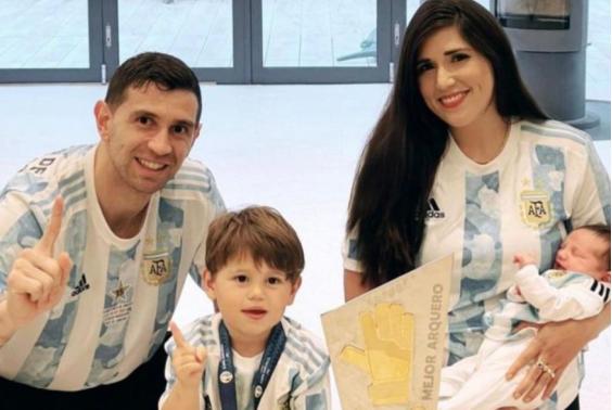 阿根廷夺冠马丁内斯获得金手套,世界杯决赛马丁内斯最后一扑