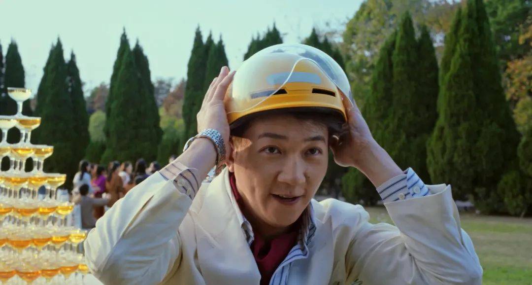 沙雕外壳温暖内核，美团跑腿「跑」进了谁的心里