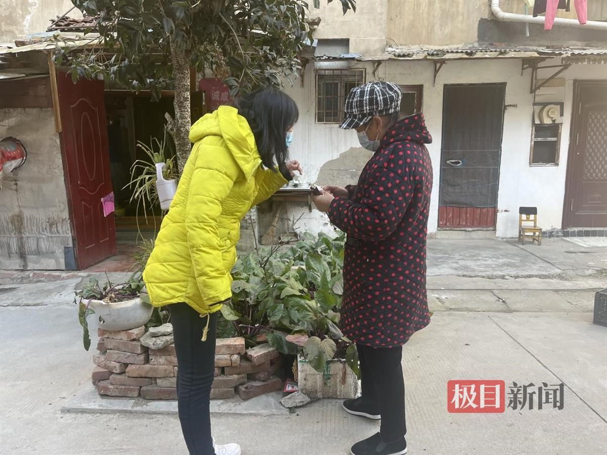 疫情武汉孤寡老人爱心包,武汉抗疫医护爱心包