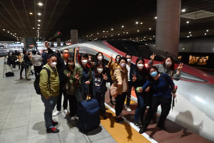 直击西九龙首班发车高铁,广深港高铁香港什么时候开通