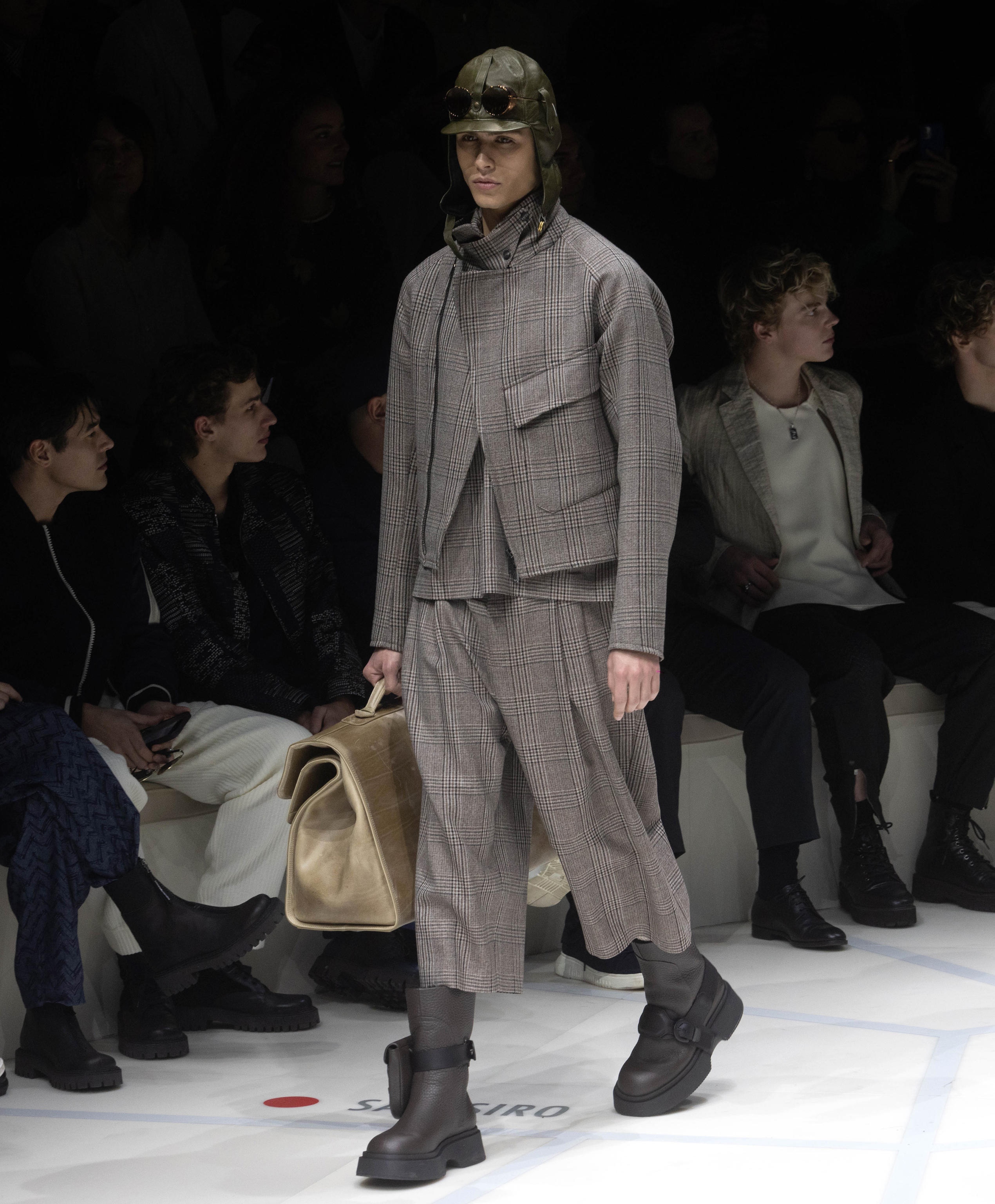 外代二线泰国时装周掠影,米兰男装周菲拉格慕品牌时装秀