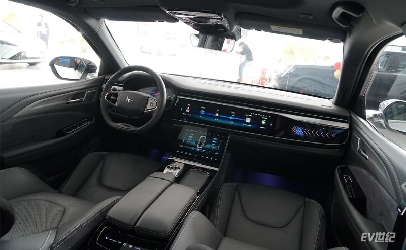 性能不变但细节拉满到店体验极狐阿尔法T国安版车型