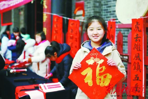 创意百出这些学子变身萌“兔”