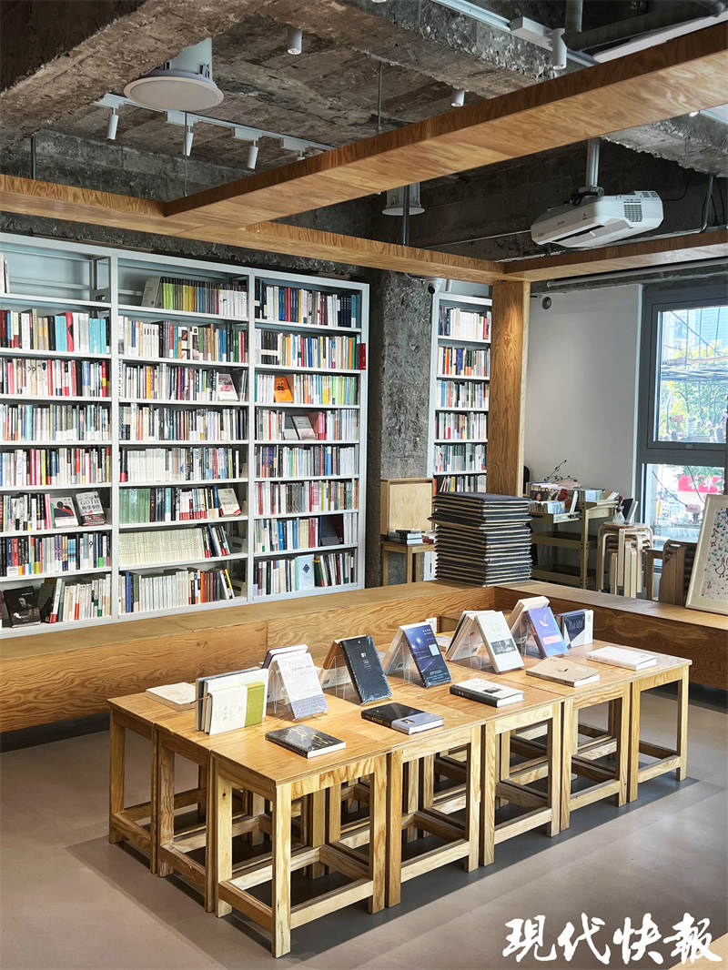 在坚守中等春天：南京三家街头小店的生存故事