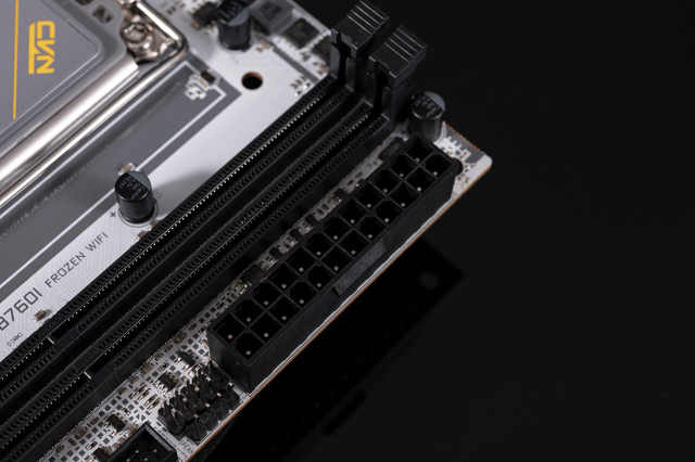 巨能超的ITX小板，七彩虹CVNB760IFROZENWIFI登陆舰主板评测