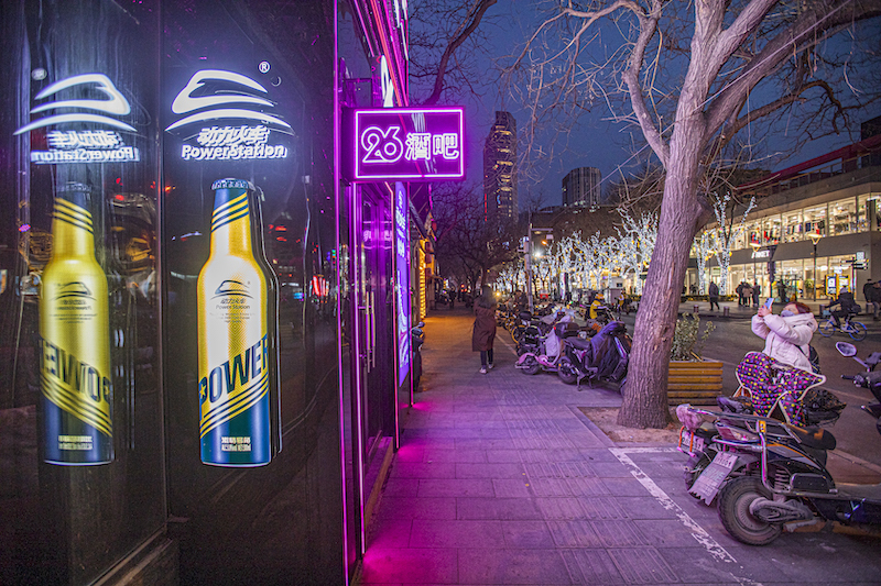 酒局散场门口,酒局离场