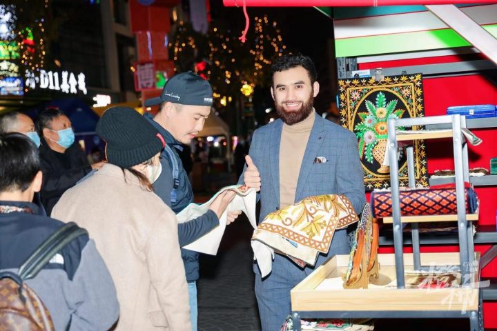 在武林路遇到泰国万金油，爱上英国海藻，进博会市集“有点东西”