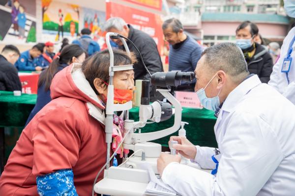 团池州市委开展“雷锋精神与我同行”便民志愿服务集中行动日活动