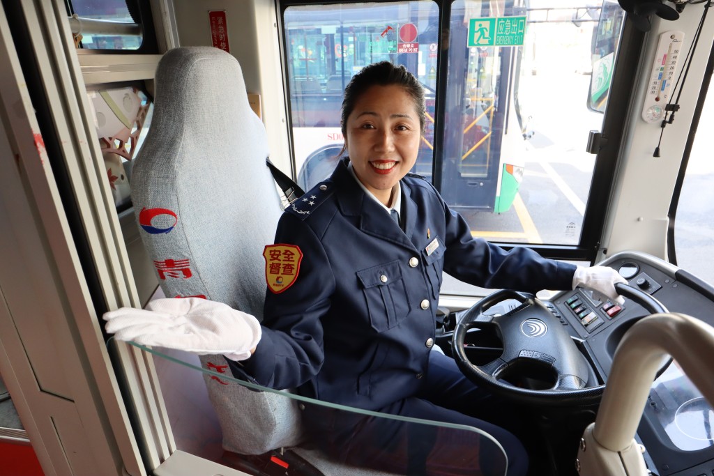 最美半边天丨一次乘车，结下34年情缘！“姐妹班”爱心接力照顾孤寡老人