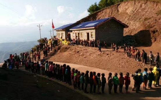 一座匪夷所思的球场和一位朴素的校长