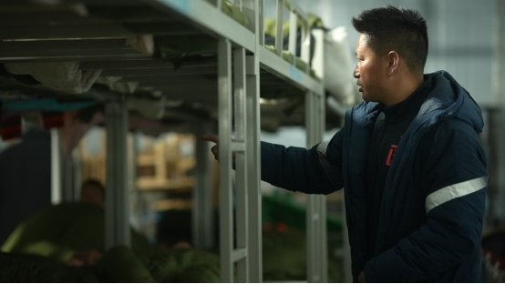 一座匪夷所思的球场和一位朴素的校长