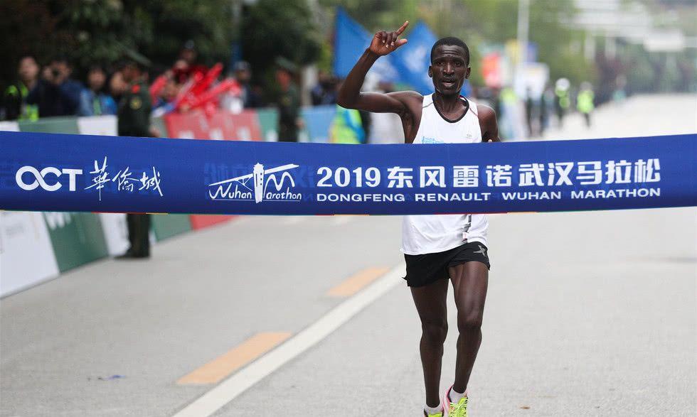 拿奖金回去买地种田的农民冠军、打破外籍垄断的大满贯冠军......武汉马拉松这些选手你还记得吗？