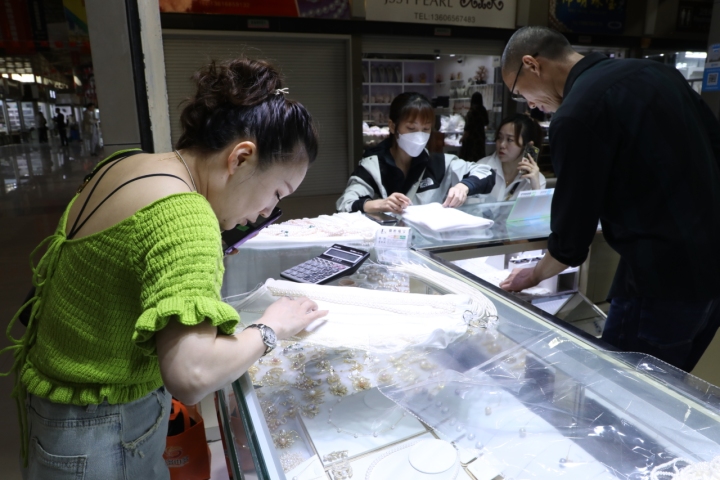 珍珠价格疯涨是真涨还是泡沫,珍珠为什么卖得比黄金还贵