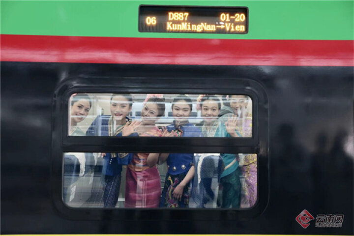 中老铁路打造连心路串起幸福梦,中老铁路列车上的故事