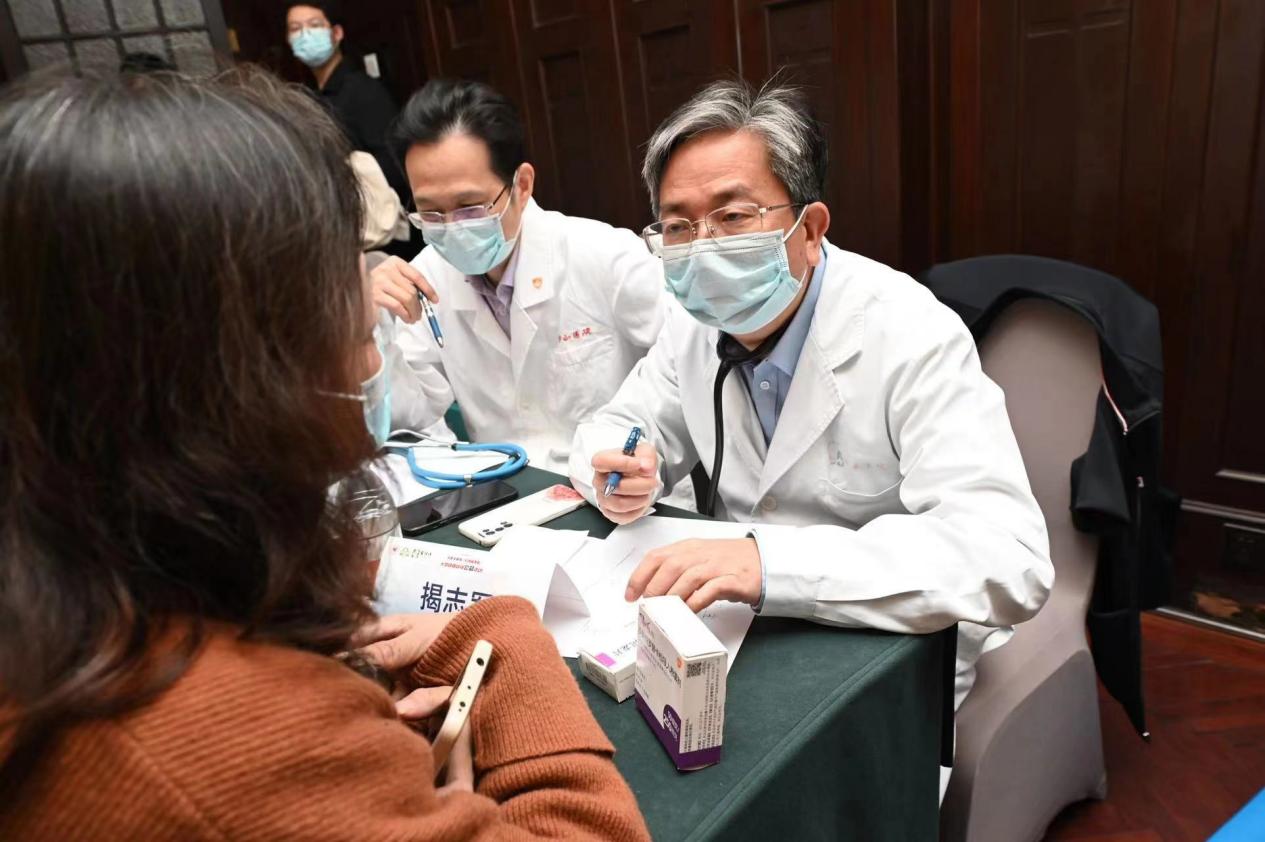 “全面关爱每一位哮喘患者”上海呼吸界“白衣天使天团”线下组团义诊