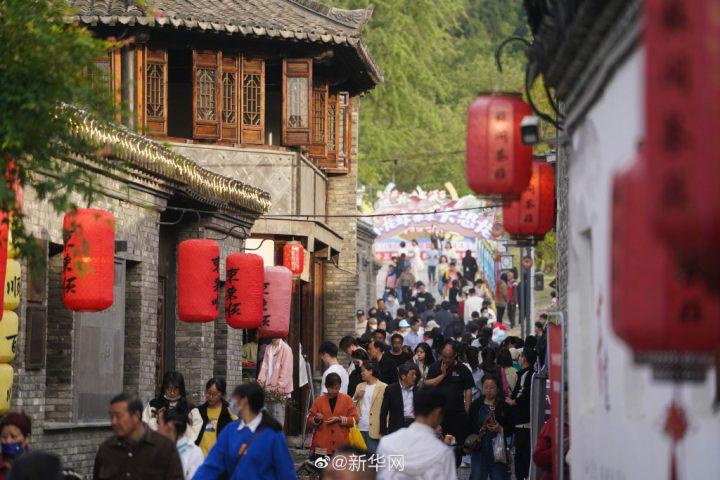 “人人人人你人人人人”上热搜，网友：假期才第2天已经玩累了