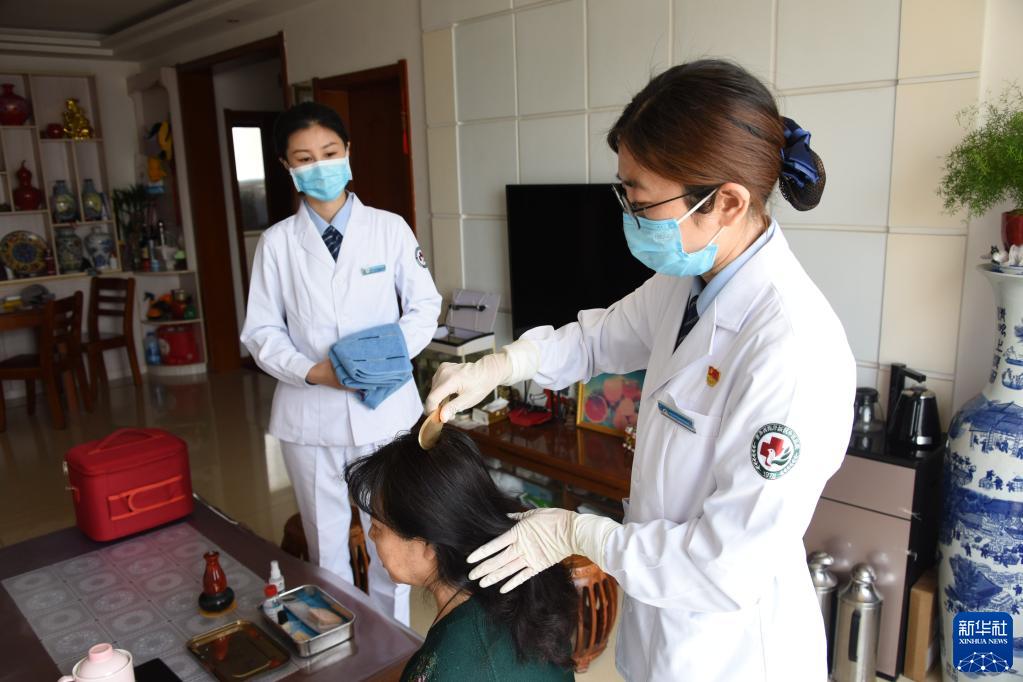 青岛：“网约护士”惠益到家