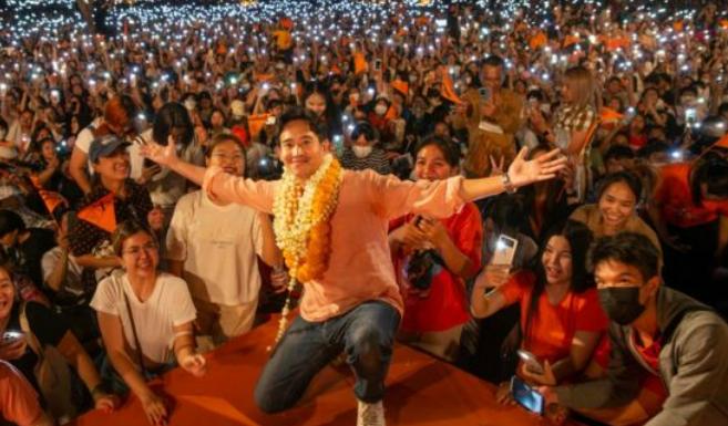 泰国远进党宣布放弃牵头组阁权,泰国远进党宣布大选将组建内阁