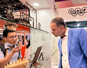 探馆|塞尔维亚商人在展位上打出了“寻找代理商”