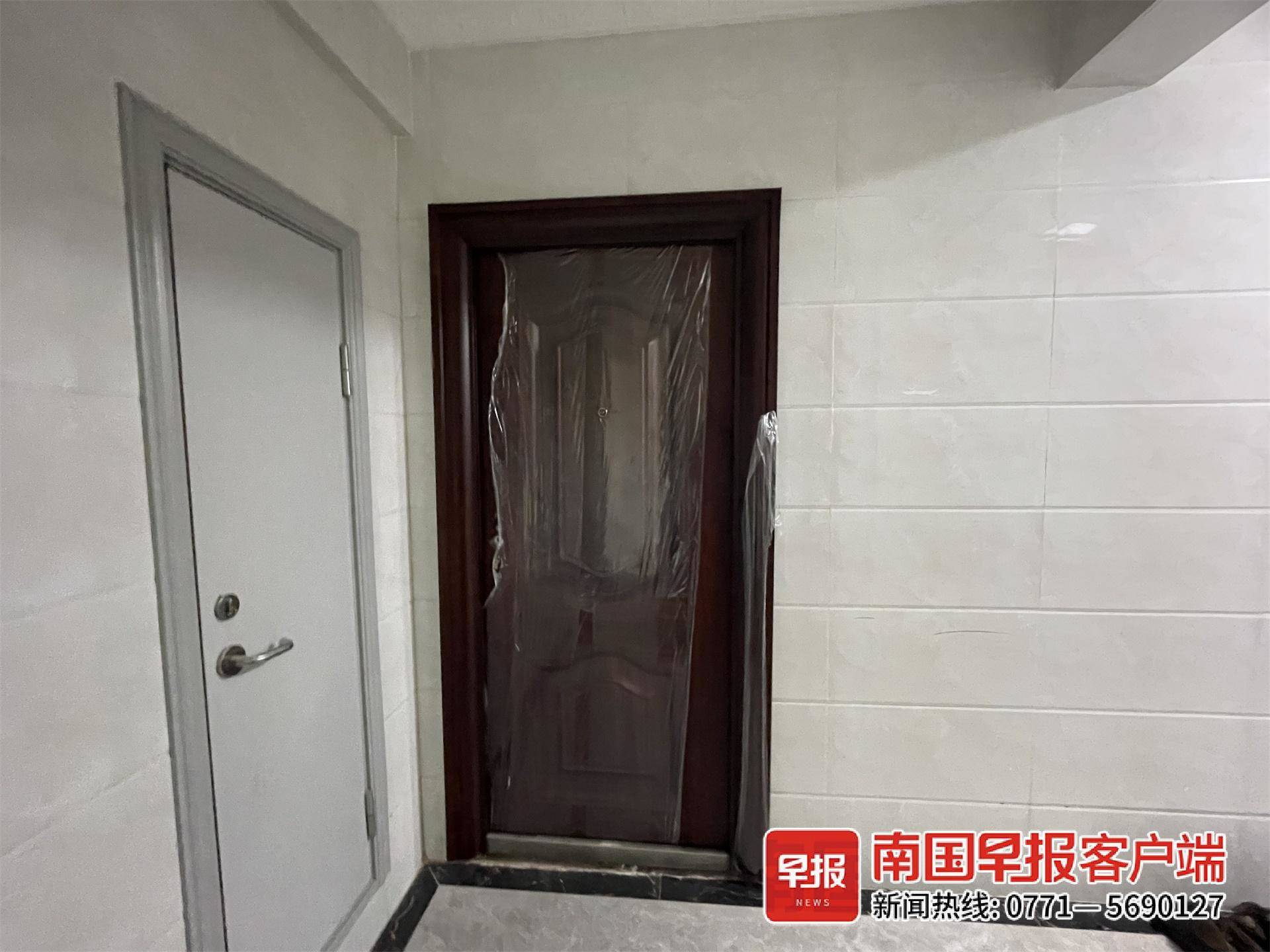 楼中楼可以开两个入户门吗,楼中楼能不能自己隔成两户