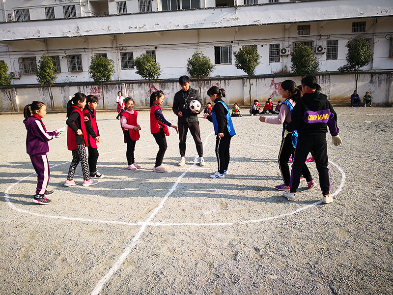 爱足球的小朋友,爱足球的小孩们