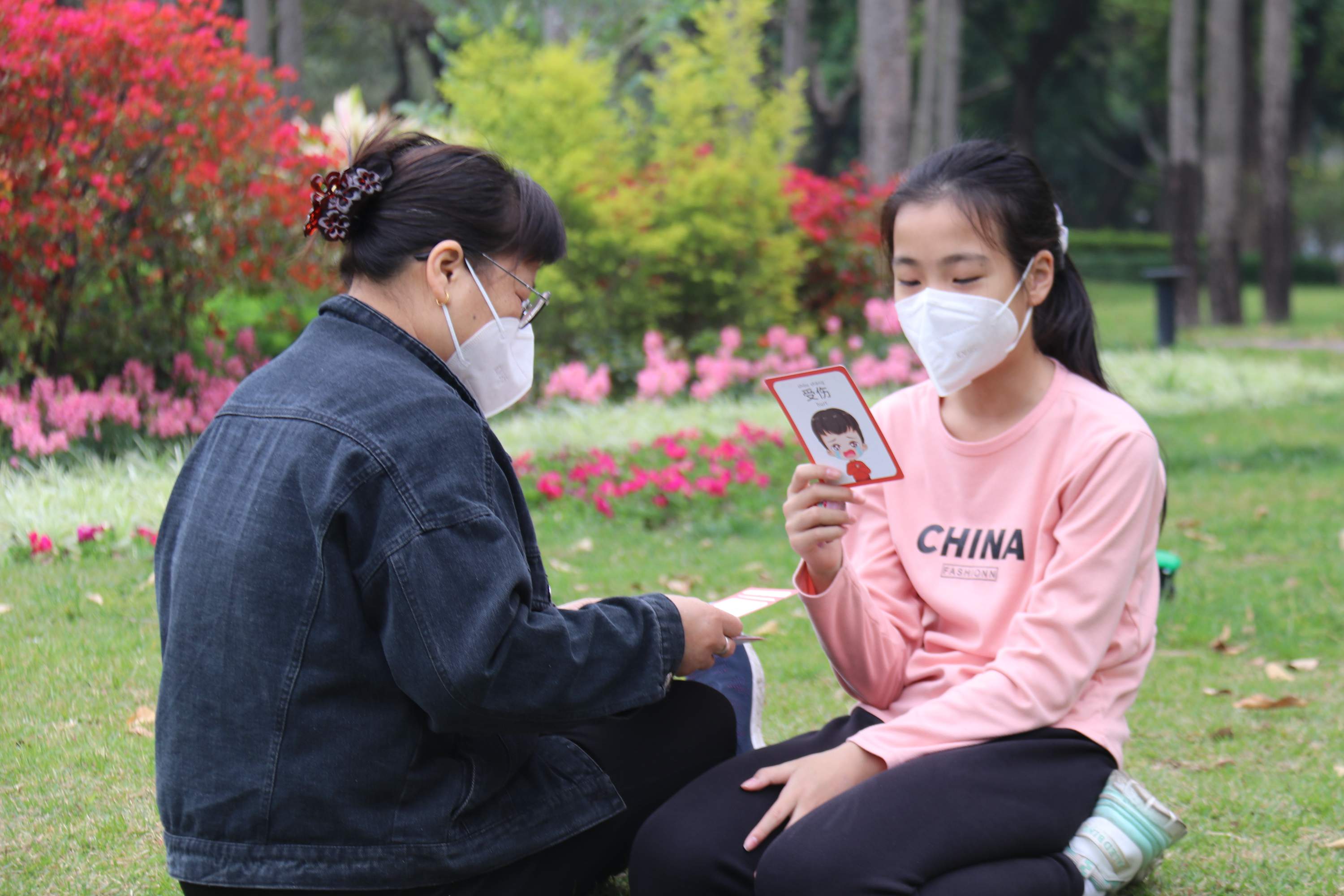 一套卡片教会孩子“认识”情绪，未成年人心理建设渐被关注