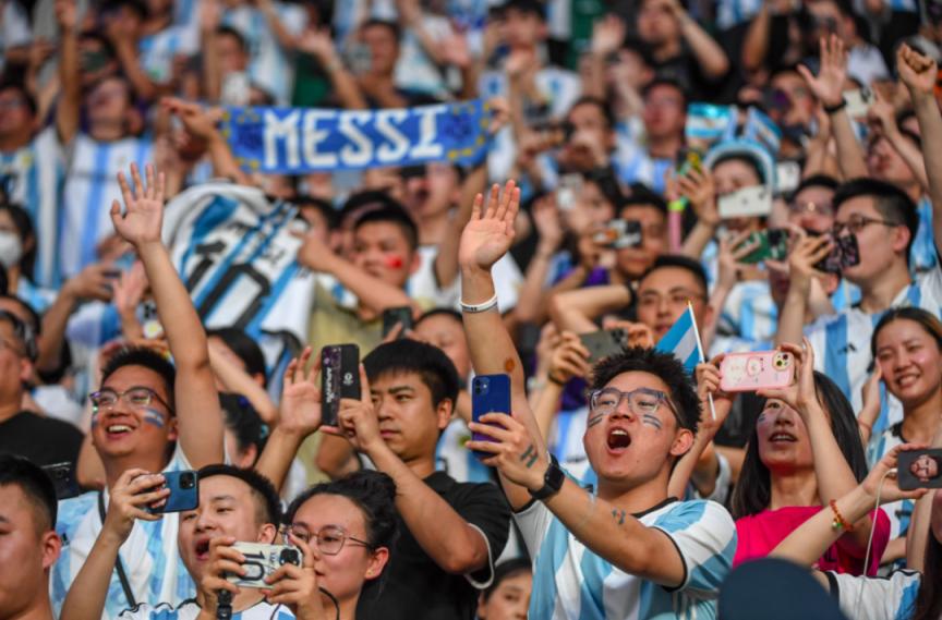 在工体获胜后,梅西发文!球迷深夜守候,外媒惊叹!