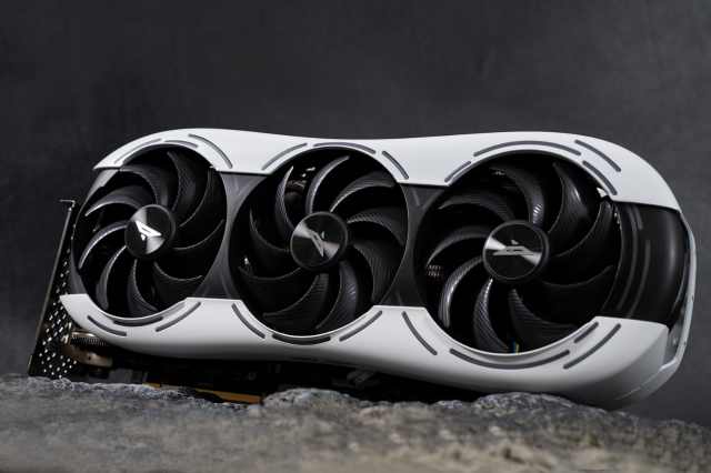 不惜堆料的旗舰“芯”王，索泰GeForceRTX4090PGFOC显卡评测