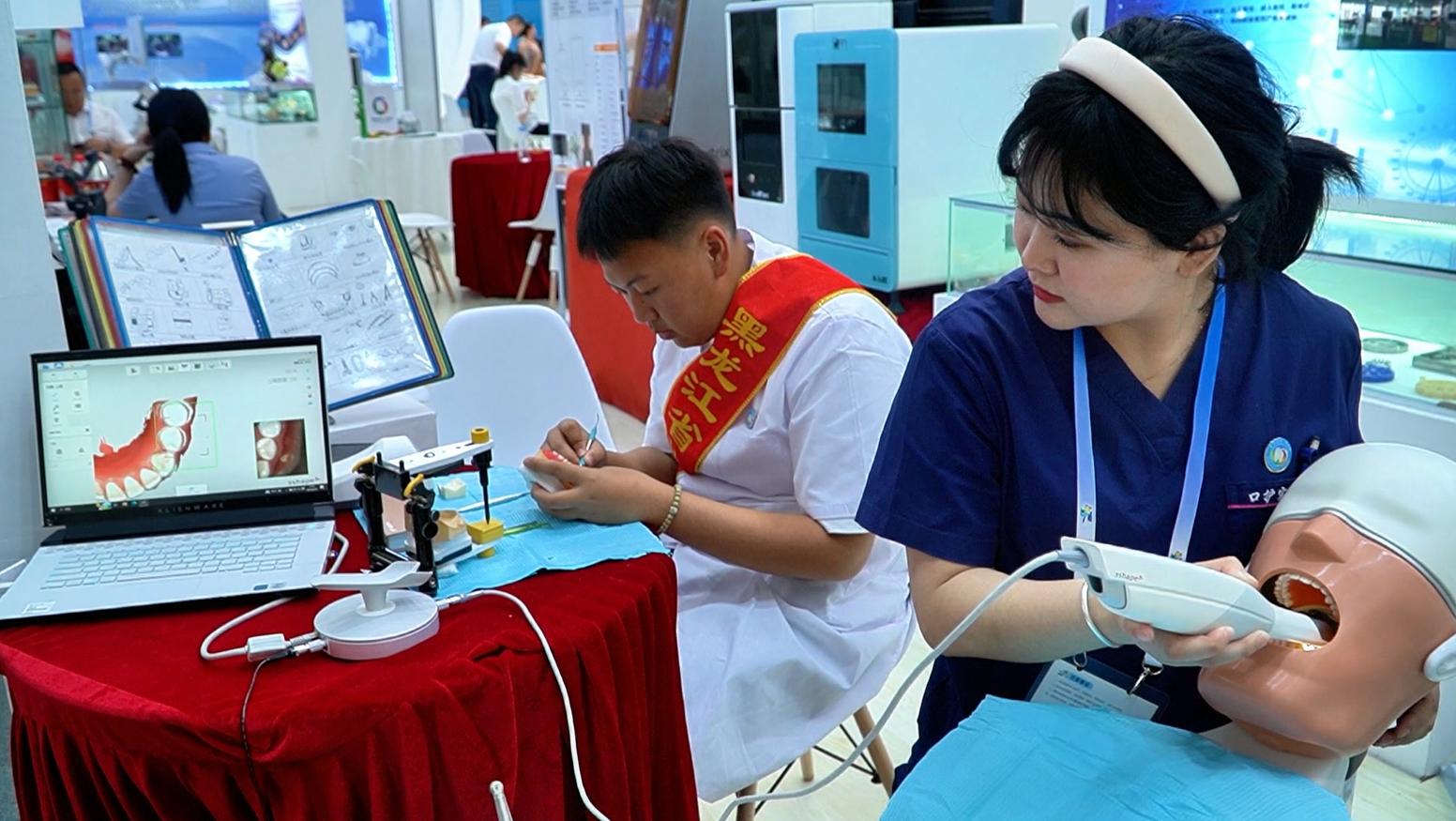 记者观察品牌进博会,记者探访企业工匠短视频