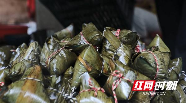 新田社区微工厂,新田茶产业托起贫困村增收致富梦