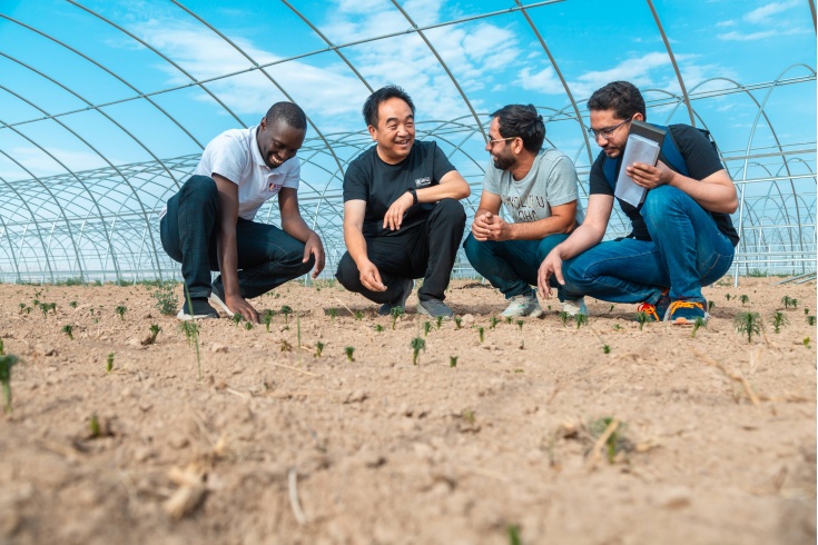 【甘快看】人报甘头条|甘肃榆中：黄土旱塬上来了“洋学生”