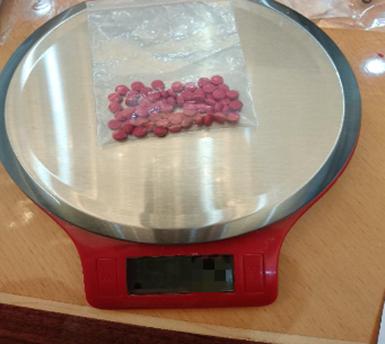 *品毒**诱惑下的堕落:空姐走上贩毒之路的悲剧人生