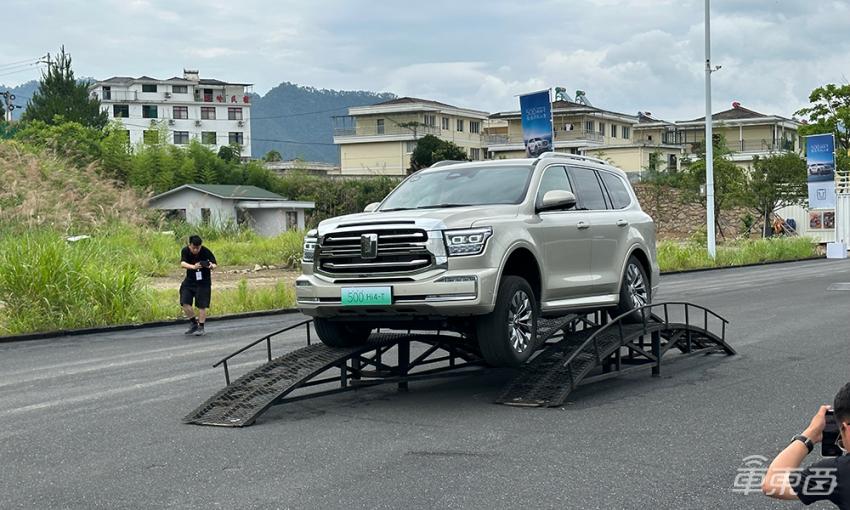 坦克500对比普拉多测试视频,坦克500与普拉多哪个更适用