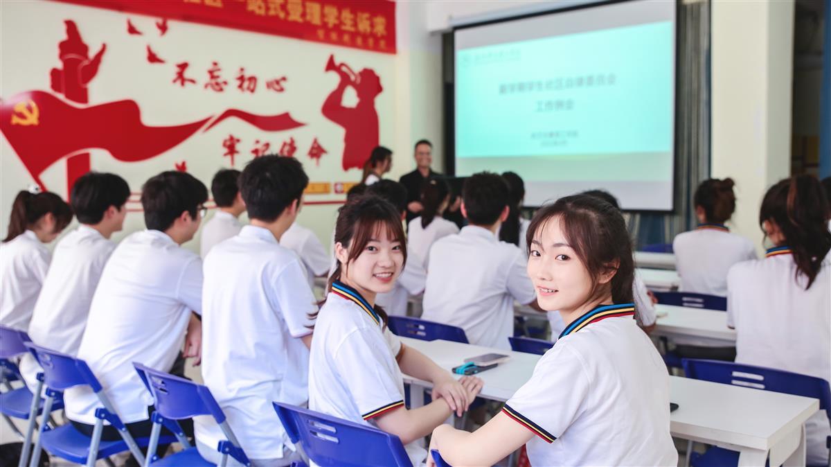 极目云探校武汉三中,极目云探校直播