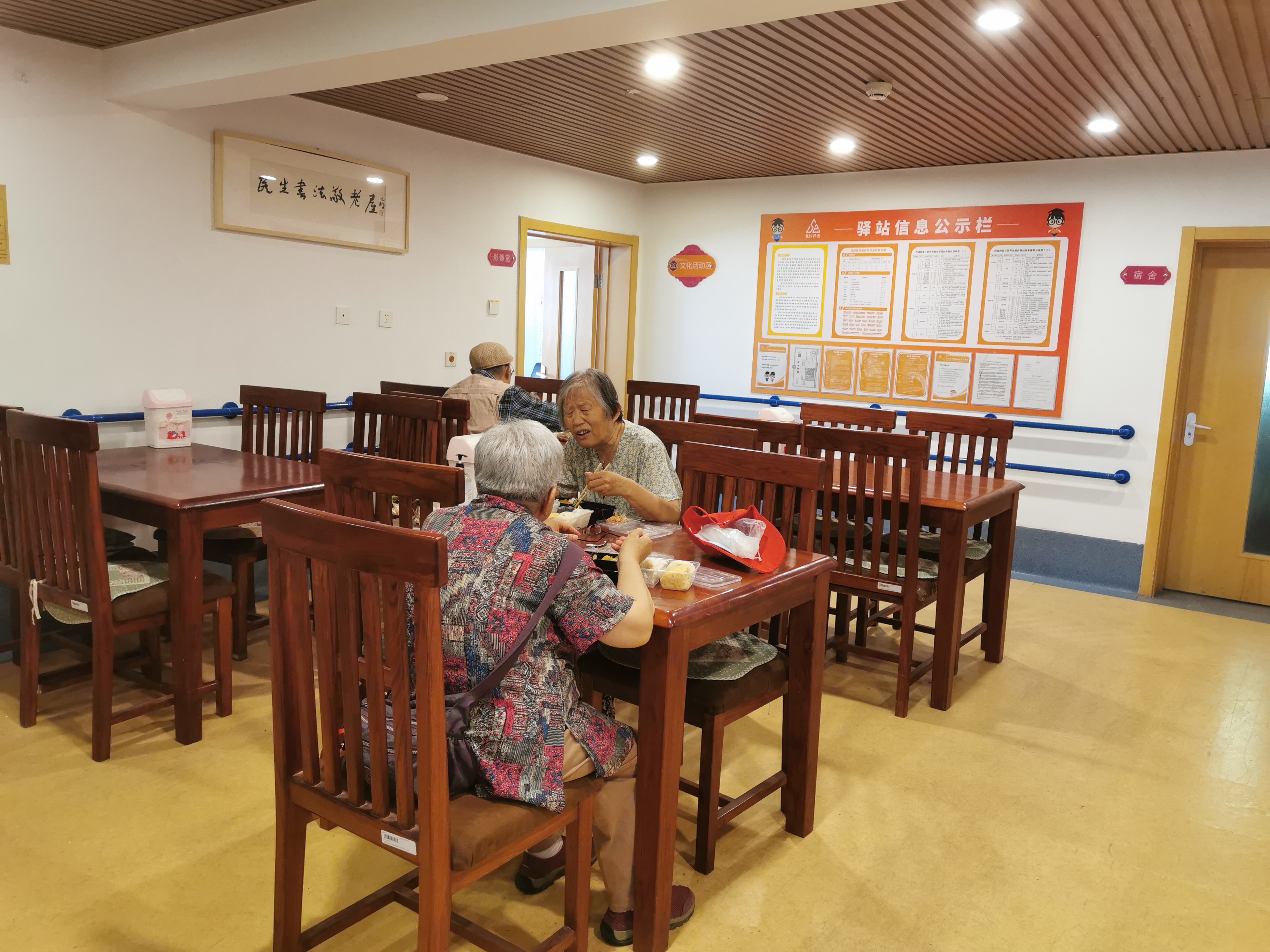 老人餐馆吃饭不方便,老年人不乐意吃饭怎么回事