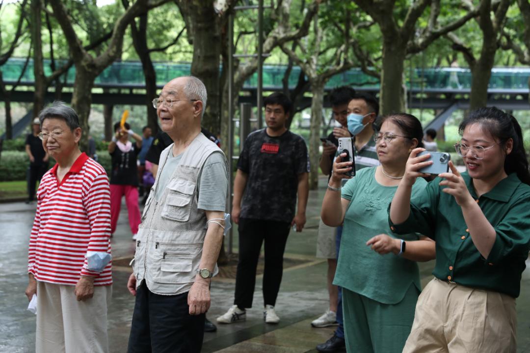 鐧句唬灏忔ゼ蹇棯,鐧句唬灏忔ゼ涓婃捣