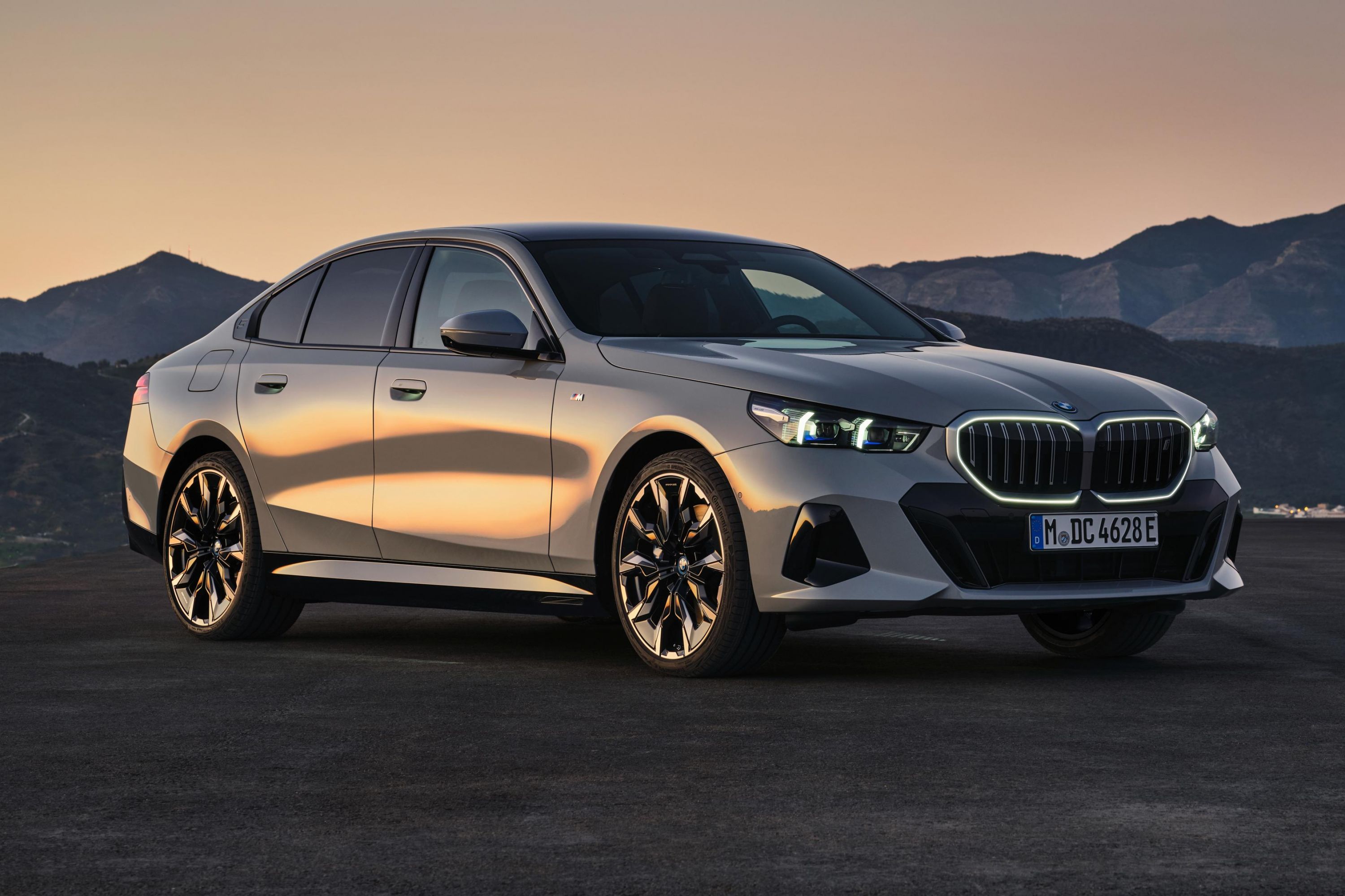 bmw5系落地价,bmw5系油电混动