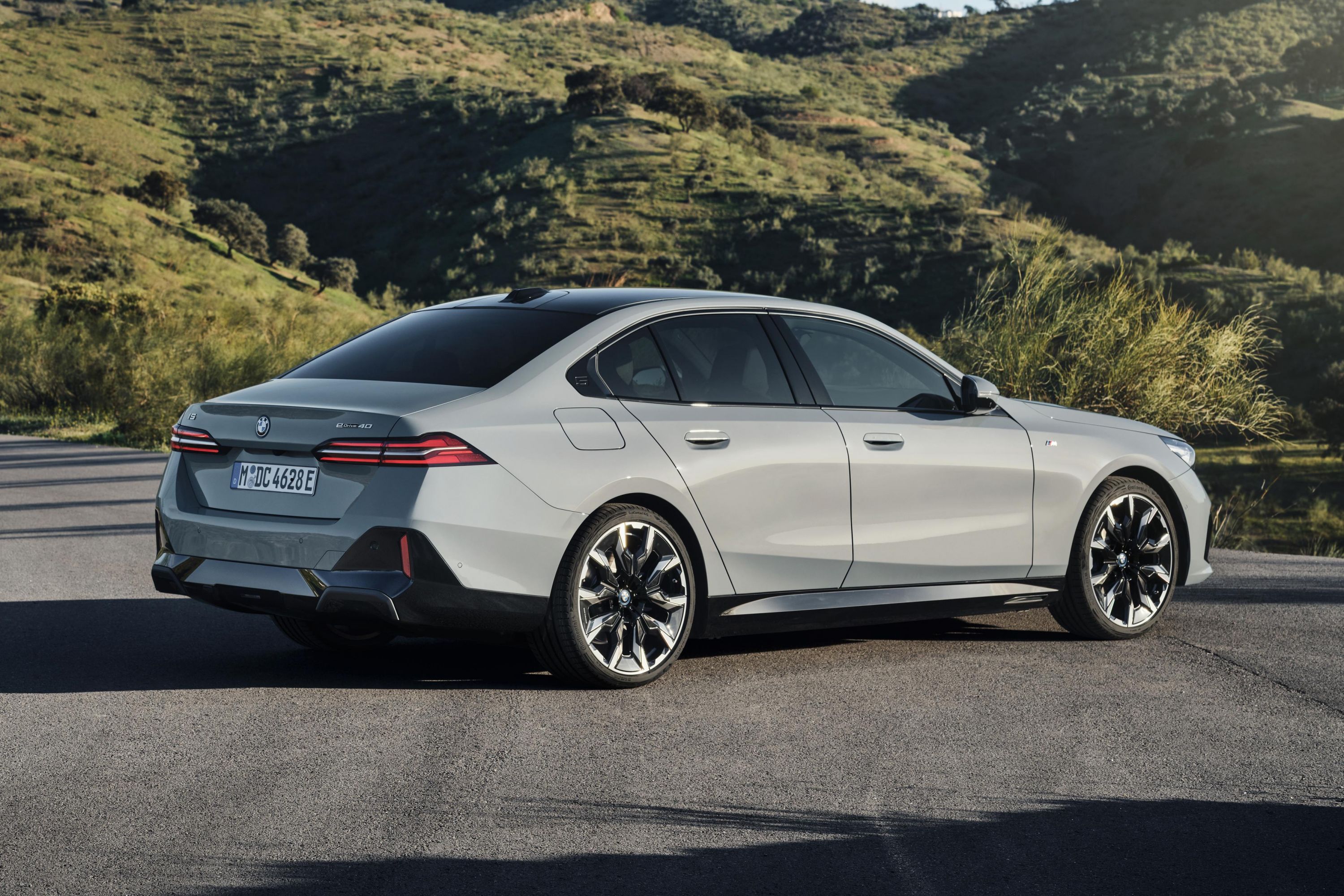 bmw5系落地价,bmw5系油电混动