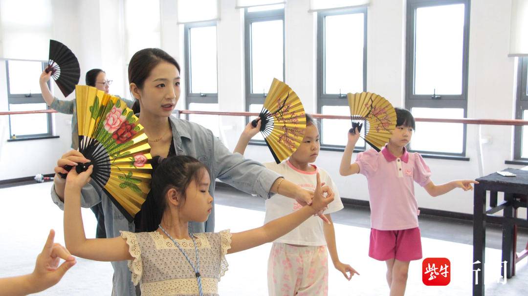 “学昆曲后，我都不驼背了呢”！扬子晚报“姑苏水磨调”少儿昆曲品牌12日暑期培训班课程过半啦