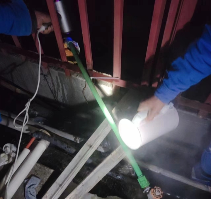 水管冻住了用电热线可以吗,家里水管冻住用喷枪可以吗