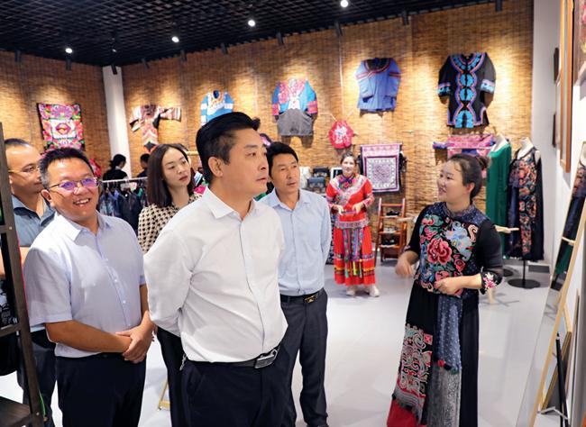 县委书记金鸿,双柏新任县长金鸿