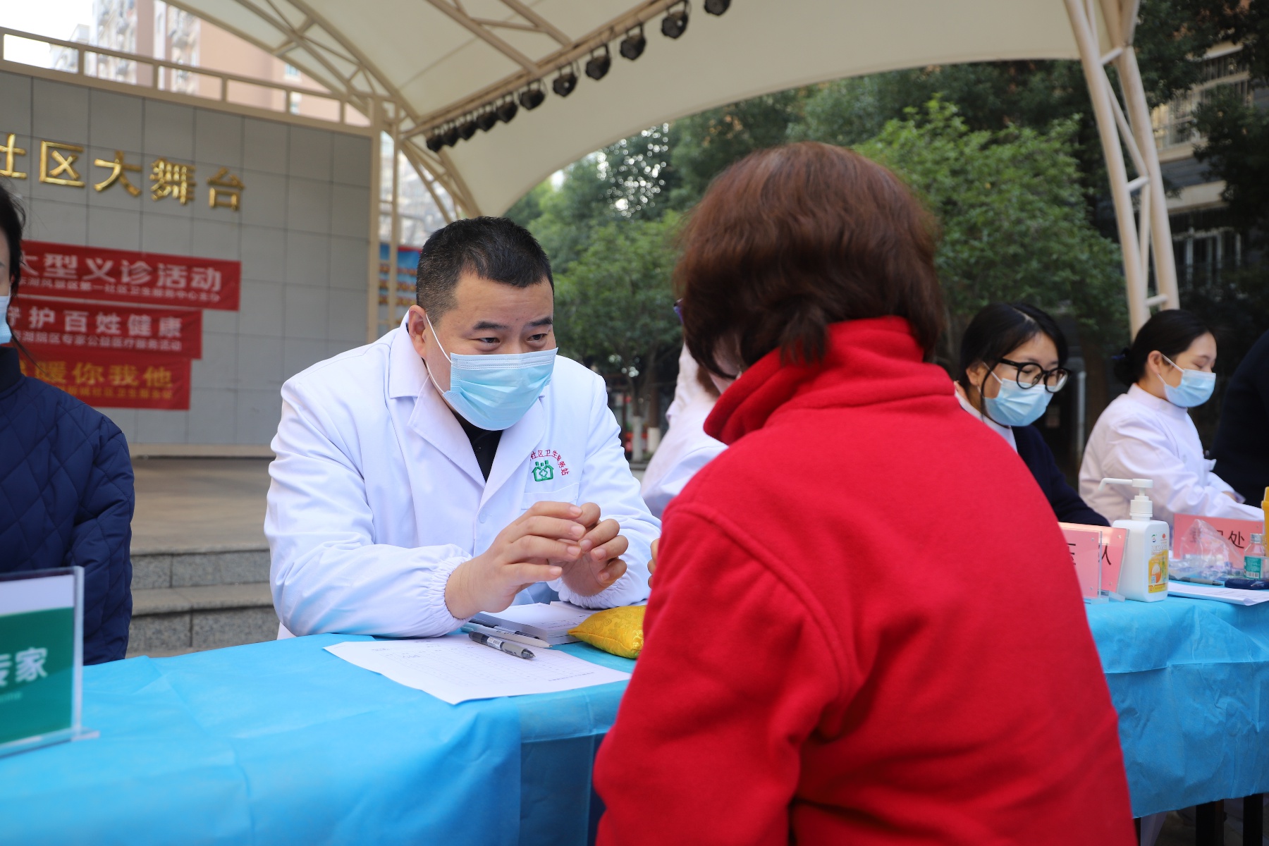 医疗服务暖人心,医疗暖民心看病更贴心