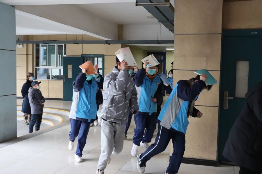 校园防灾疏散演习准备工作,宝鸡电视台直播抗震演练