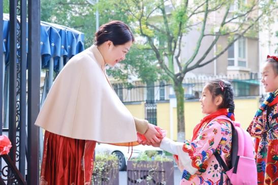 学业有“橙”，心想事“橙”！星洲学子收到了别样的开学礼物