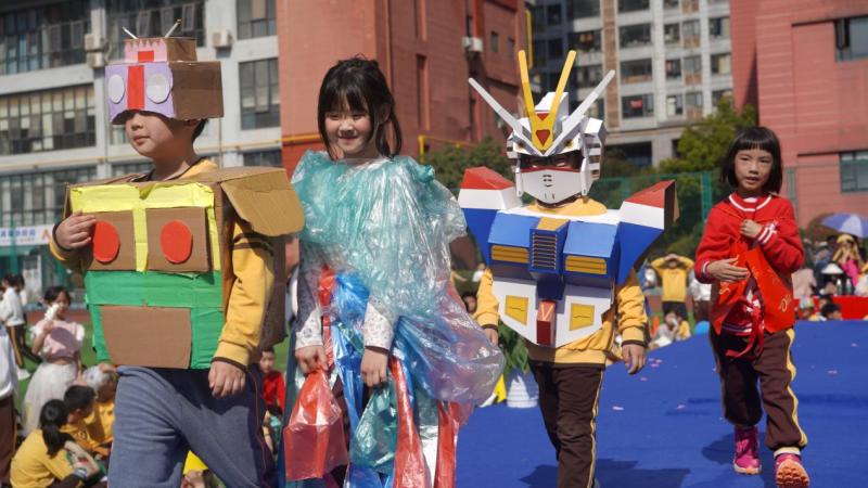 小学生三四年级环保时装秀,小学生环保时装秀服装图片