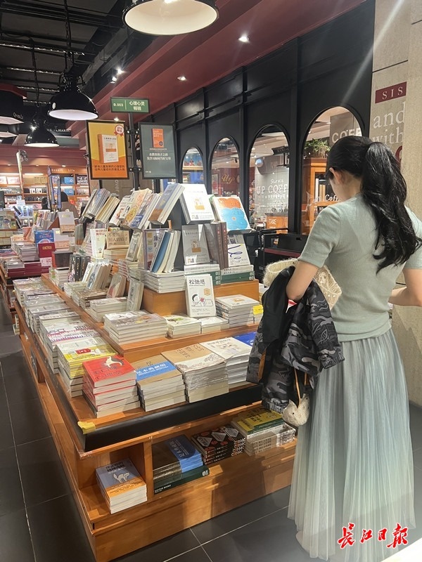 “没有样书，我能拆一本吗？”武汉多家书店回应