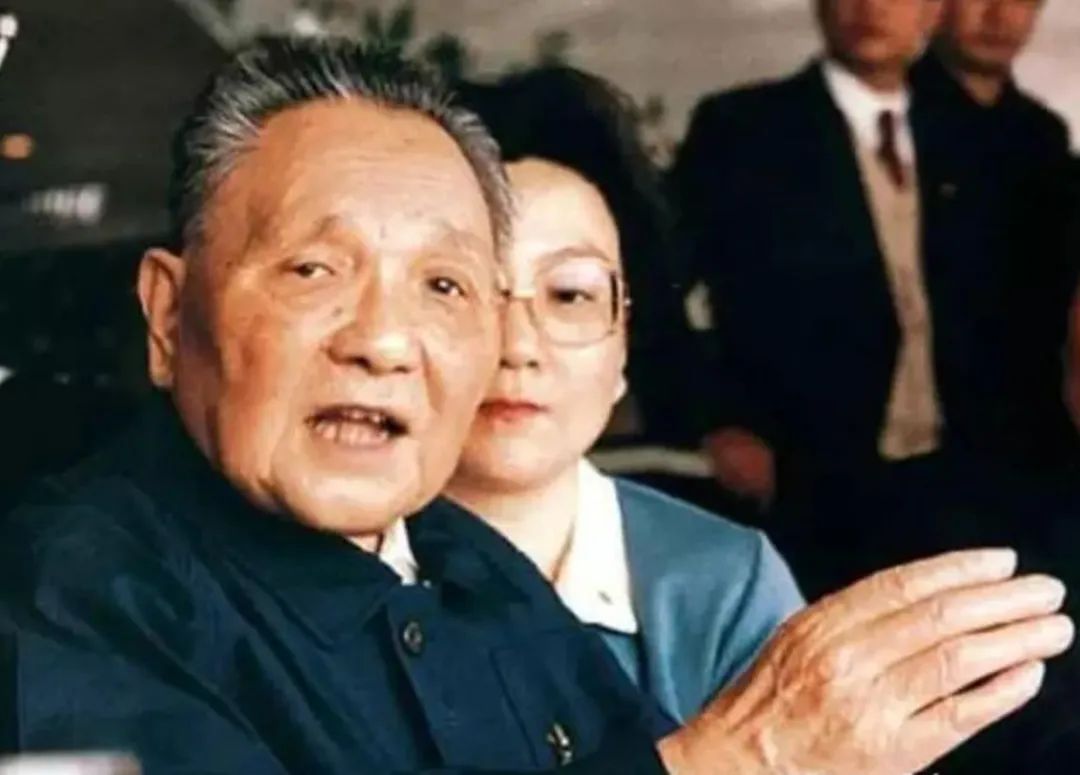 今天是*小平邓**诞辰119周年纪念日！再道一声：小平，您好！