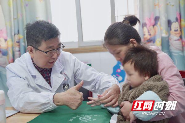 奋斗者｜赫荣国：大医精诚护健康