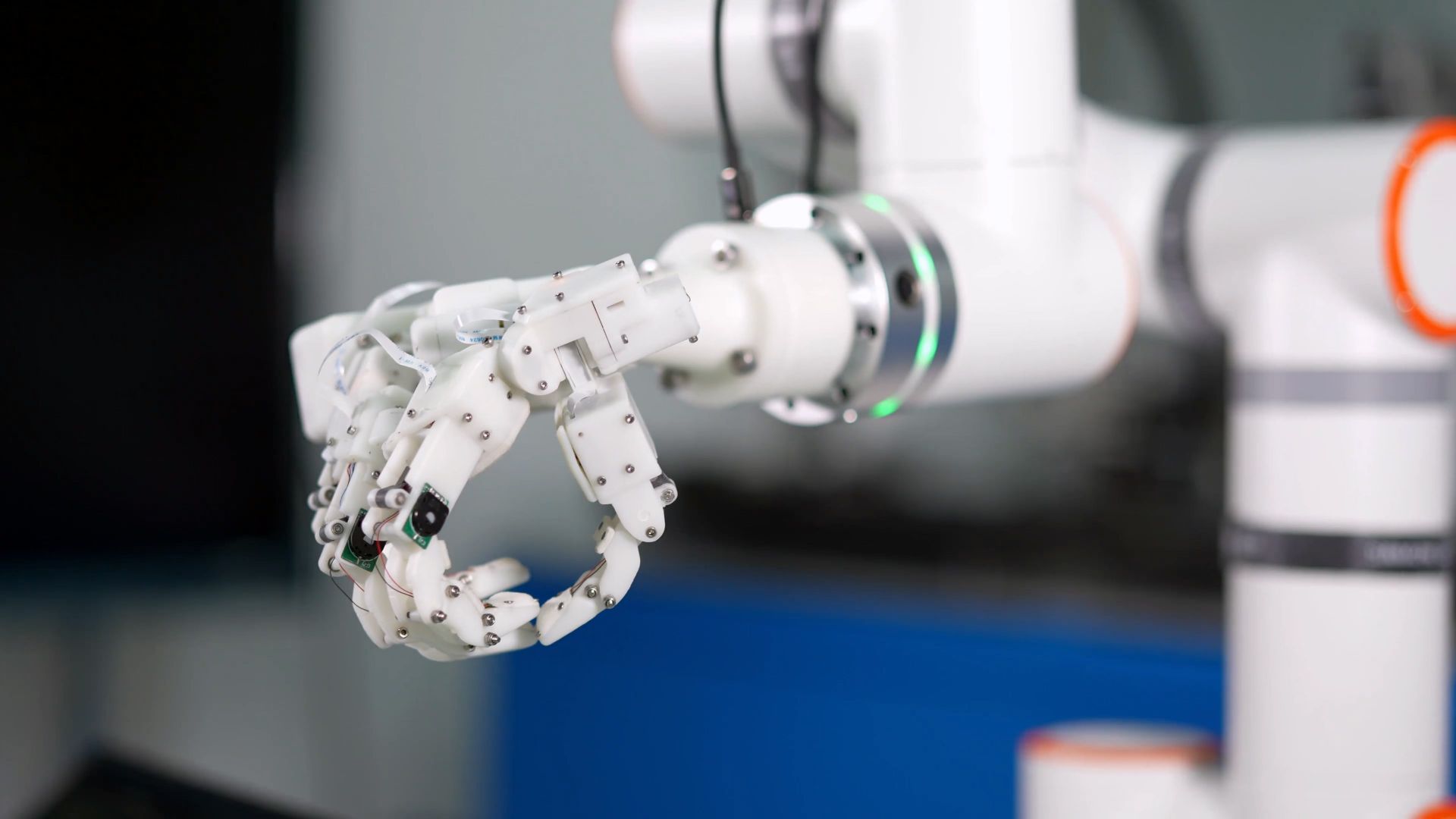 从香水盒折出来的灵感！变胞理论让“变形金刚”走出实验室